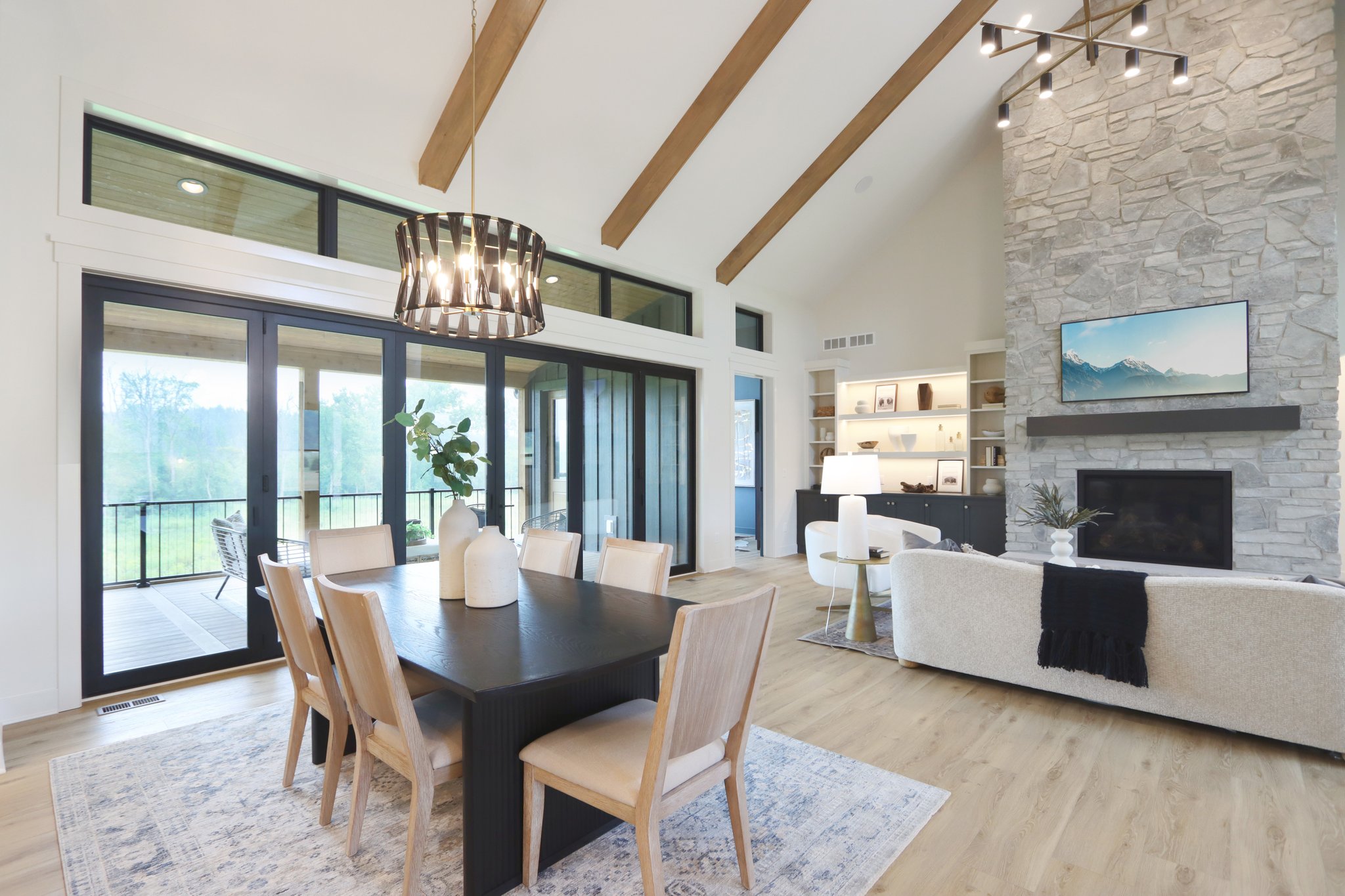 Dining & Fireplace